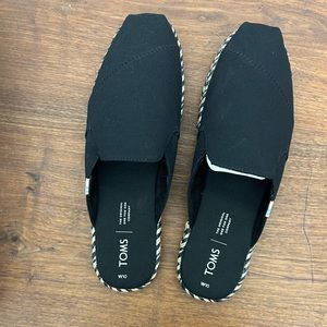 NWT Toms Nova Canvas Mules Women’s size 10 black with beige sole